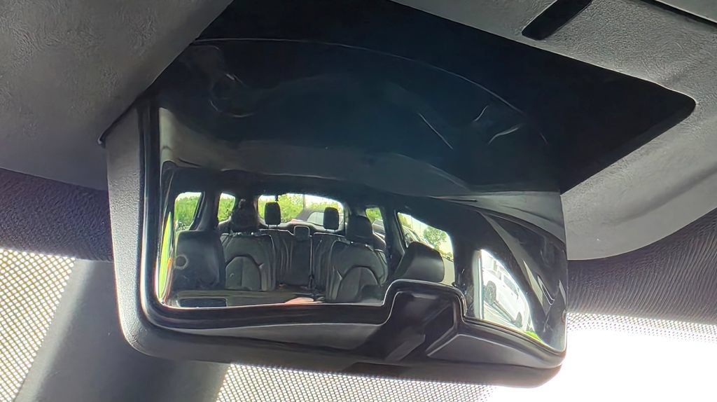 Used 2025 Chrysler Pacifica Select FWD image 47