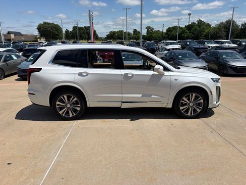 Used 2021 Cadillac XT6 Premium Luxury w/ Platinum Package AWD/4WD image 6