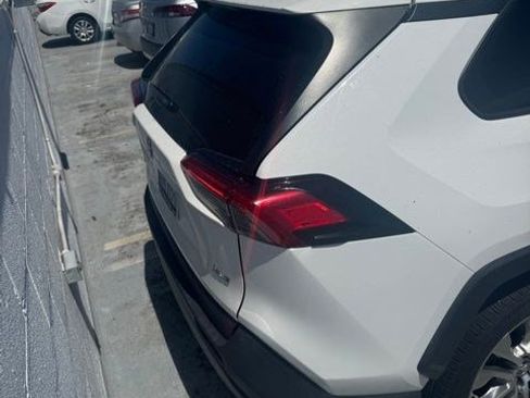 Used 2019 Toyota RAV4 XLE Premium w/ Carpet Mat Package FWD image 2