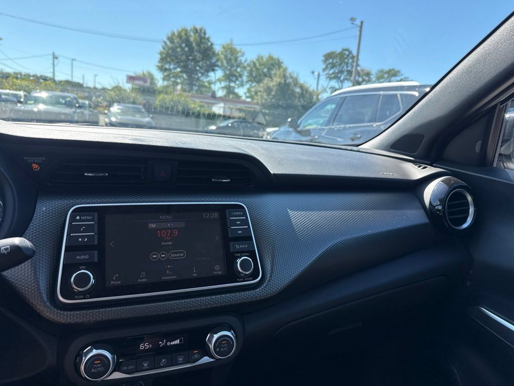 Used 2020 Nissan Kicks SV FWD image 10