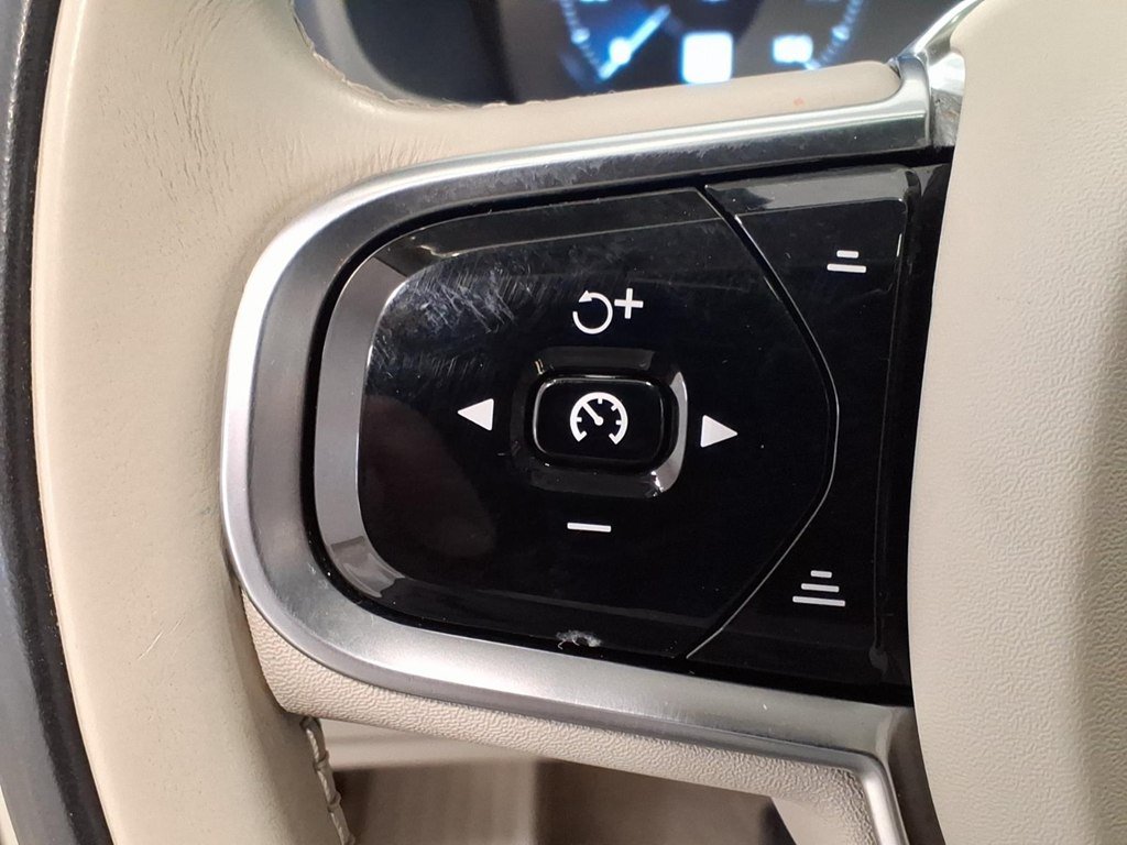 Used 2016 Volvo XC90 T6 Momentum AWD/4WD image 10