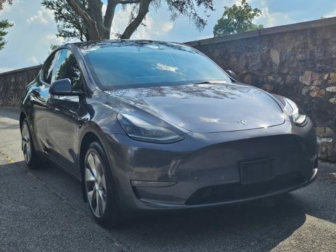 Used 2023 Tesla Model Y 2WD image 12