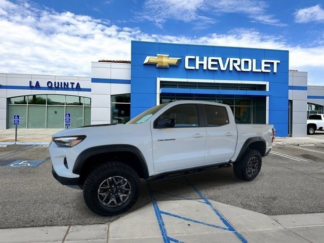 Used 2025 Chevrolet Colorado ZR2 w/ Technology Package AWD/4WD image 4