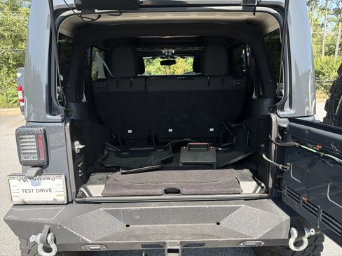 Used 2018 Jeep Wrangler Unlimited Sport S AWD/4WD image 22