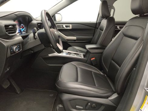 Used 2024 Ford Explorer XLT w/ Equipment Group 202A image 17