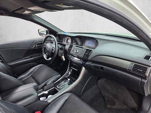 Used 2017 Honda Accord Sport image 15