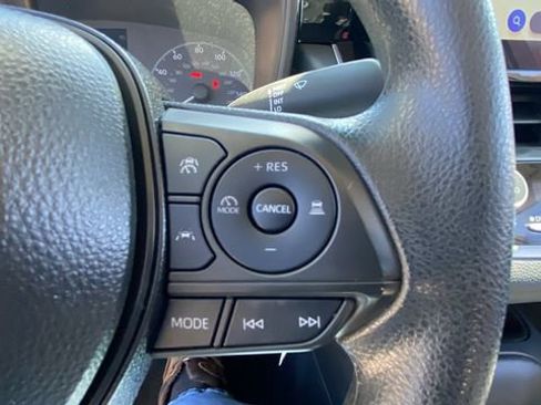 Used 2025 Toyota Corolla LE FWD image 24