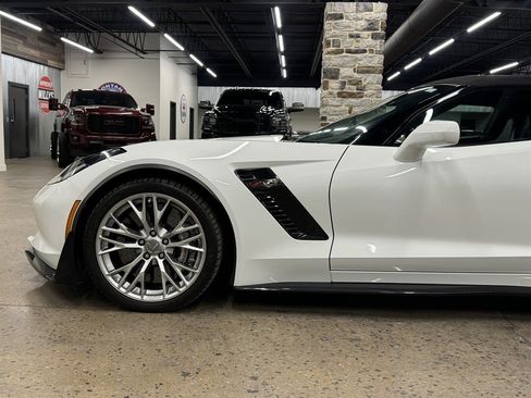 Used 2015 Chevrolet Corvette Z06 w/ 3LZ Preferred Equipment Group RWD image 5