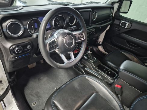 Used 2023 Jeep Wrangler Unlimited Rubicon 4xe w/ Cold Weather Group AWD/4WD image 17