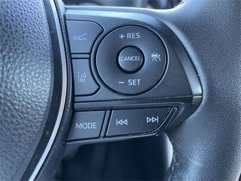 Used 2023 Toyota RAV4 XLE Premium image 16