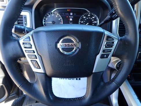 Used 2021 Nissan Titan SV w/ SV Convenience Package image 12