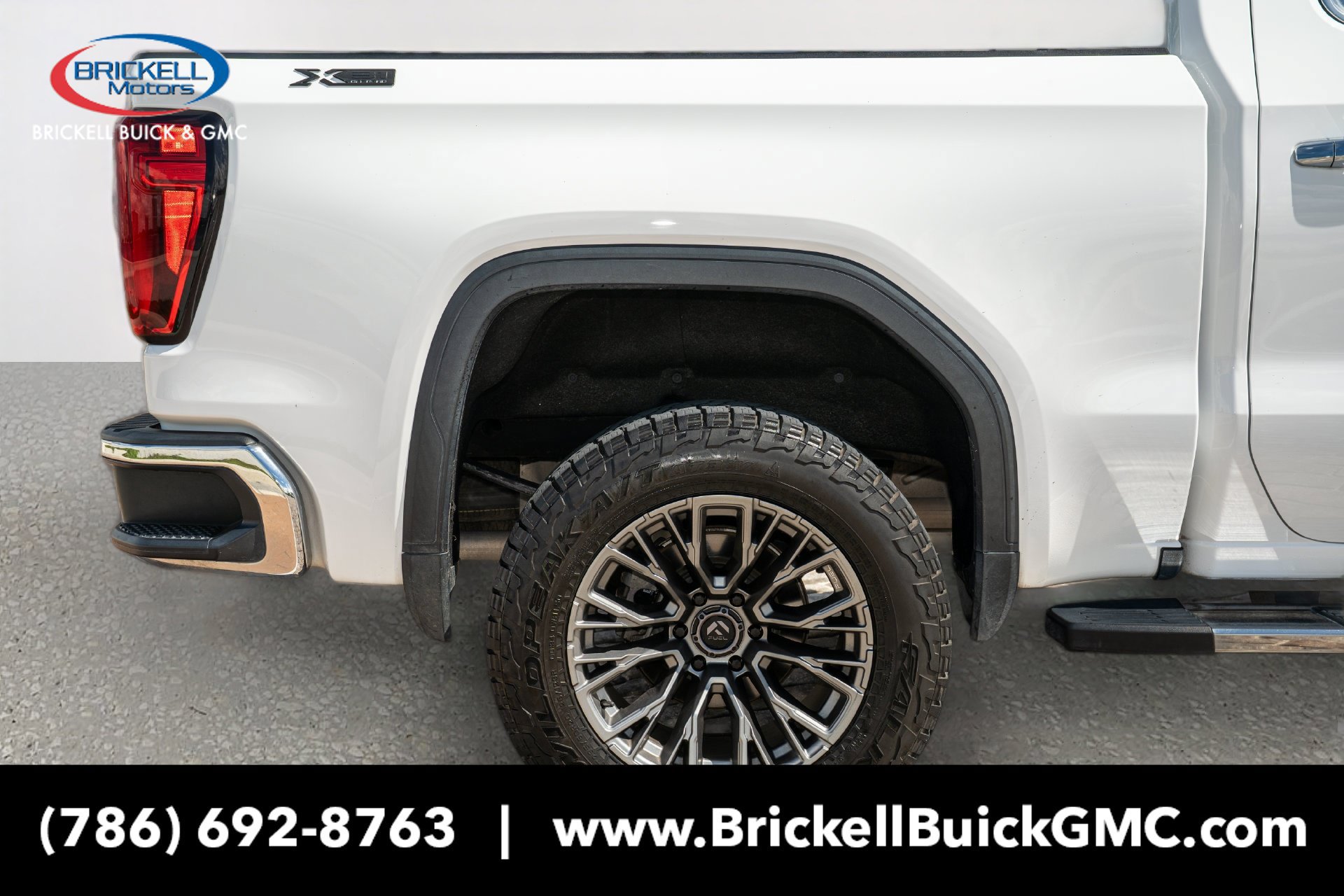 Used 2022 GMC Sierra 1500 SLT w/ SLT Premium Plus Package AWD/4WD image 13