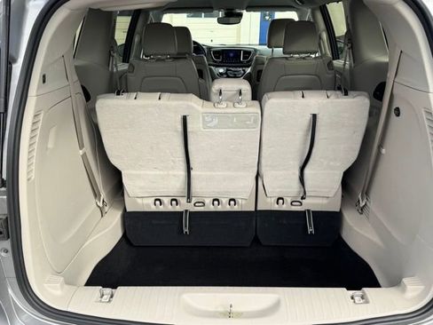 Used 2017 Chrysler Pacifica Touring-L Plus w/ Advanced Safetytec Group image 32