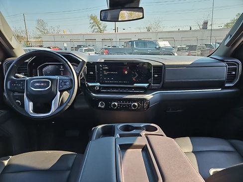 Used 2024 GMC Sierra 1500 SLT image 5