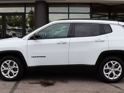 Used 2024 Jeep Compass Latitude AWD/4WD image 8