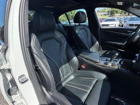 Used 2017 BMW 530i RWD image 9