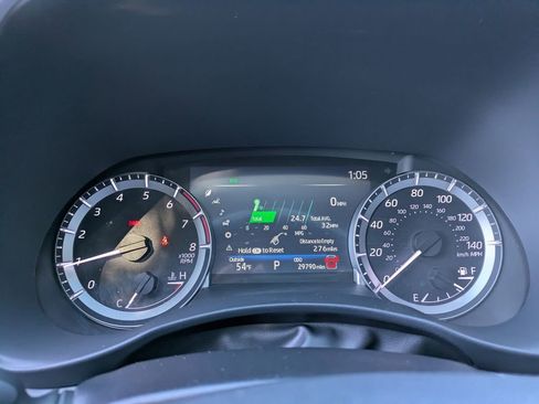 Used 2024 Toyota Highlander XLE image 29