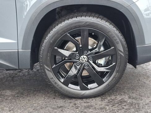 Certified 2023 Volkswagen Taos SE w/ Panoramic Sunroof Package image 8