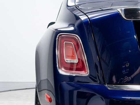 Used 2021 Rolls-Royce Phantom Sedan RWD image 73