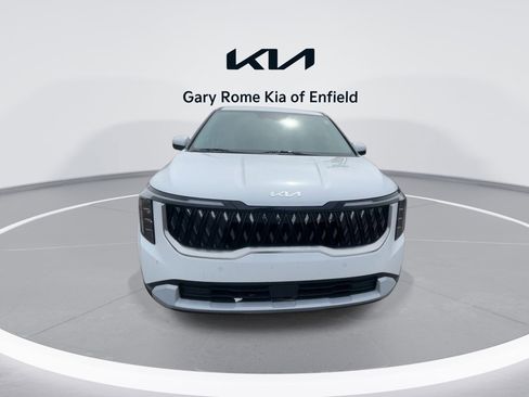 Used 2025 Kia Carnival FWD image 3
