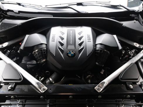 Used 2021 BMW X5 M50i image 6