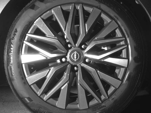 Used 2025 Nissan Altima 2.5 SV FWD image 13