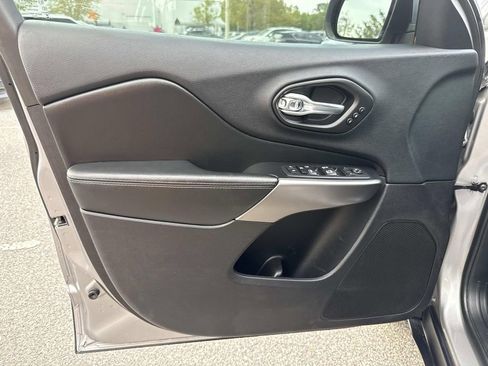 Used 2020 Jeep Cherokee Limited image 22