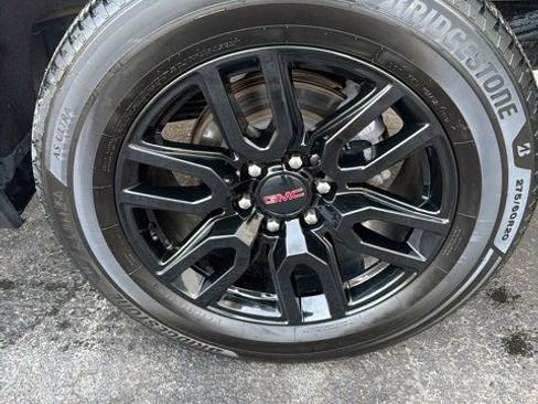 Certified 2022 GMC Sierra 1500 Elevation w/ Elevation Premium Package image 18