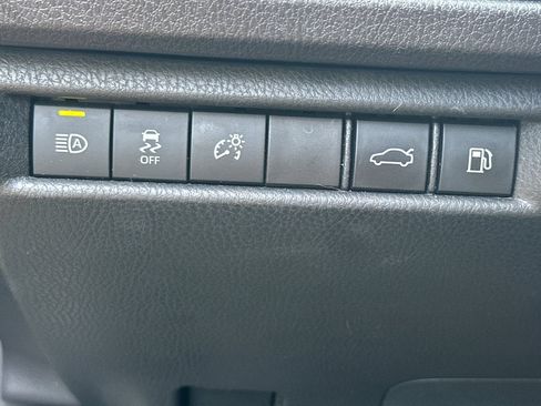 Used 2025 Toyota Camry SE FWD image 41