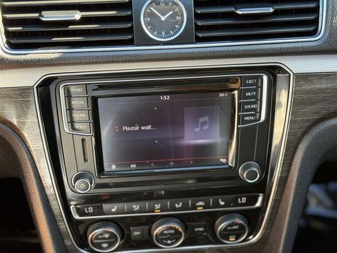 Used 2017 Volkswagen Passat 1.8T SE image 29