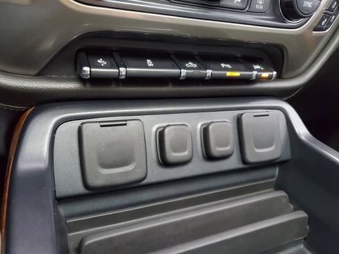 Used 2017 Chevrolet Silverado 1500 High Country image 29