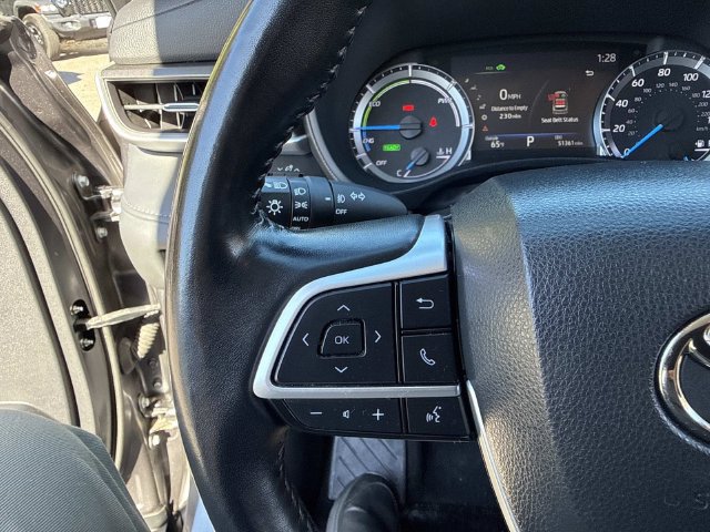 Used 2023 Toyota Highlander LE FWD image 33