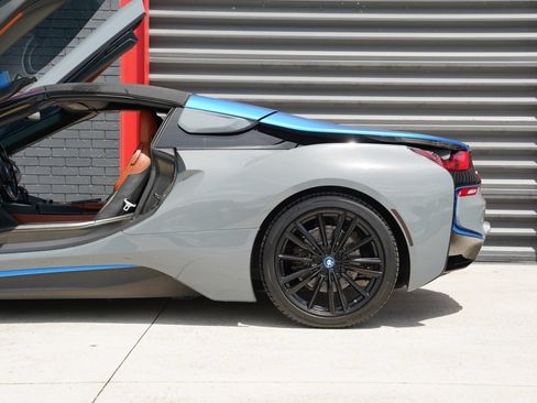 Used 2019 BMW i8 Roadster AWD/4WD image 9