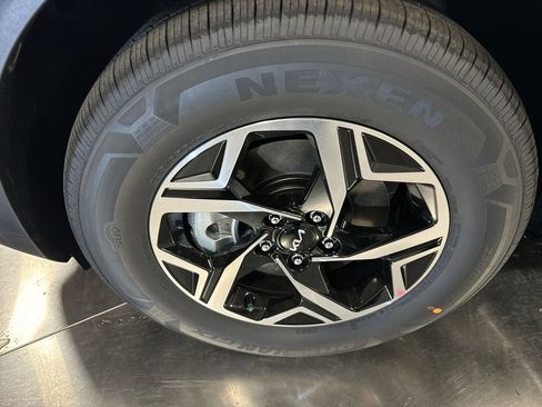 Certified 2025 Kia Sportage LX image 10