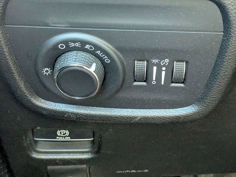 Used 2024 Jeep Grand Cherokee L Laredo RWD image 25