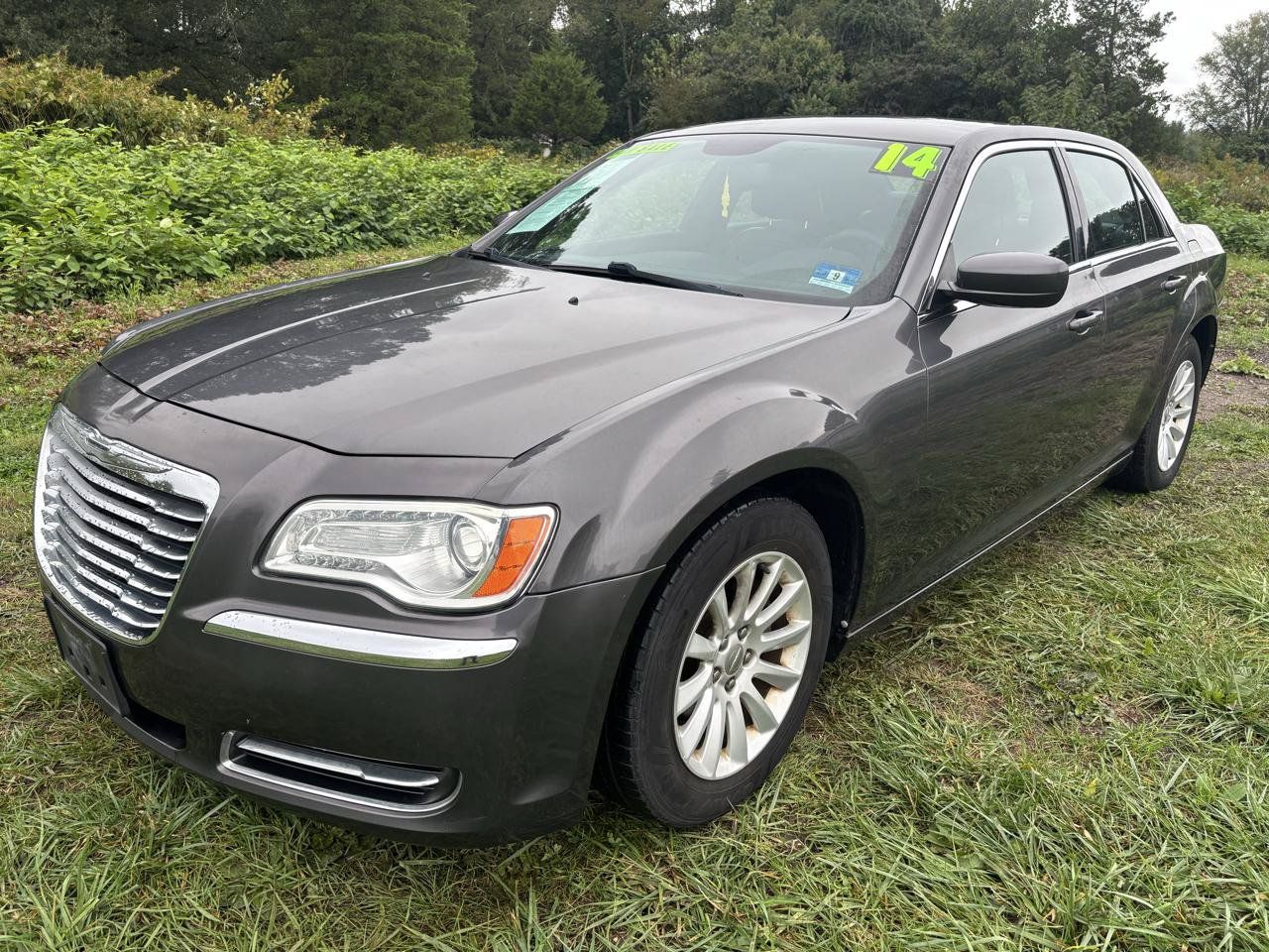 Used 2014 Chrysler 300 RWD image 1
