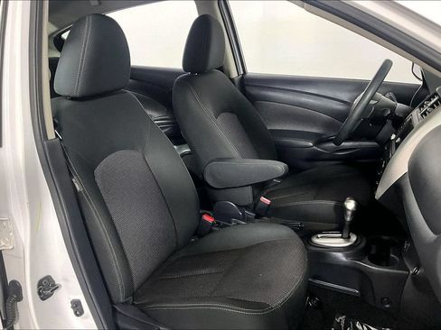 Used 2019 Nissan Versa SV FWD image 7