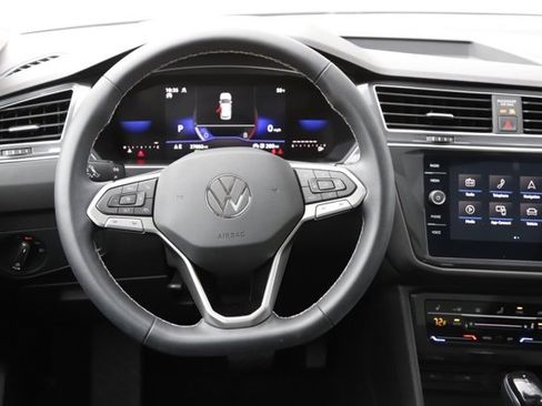 Used 2023 Volkswagen Tiguan SE w/ Panoramic Sunroof Package image 21
