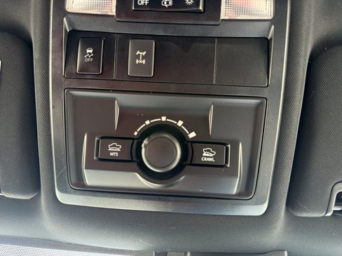 Used 2018 Toyota Tacoma TRD Off-Road AWD/4WD image 22