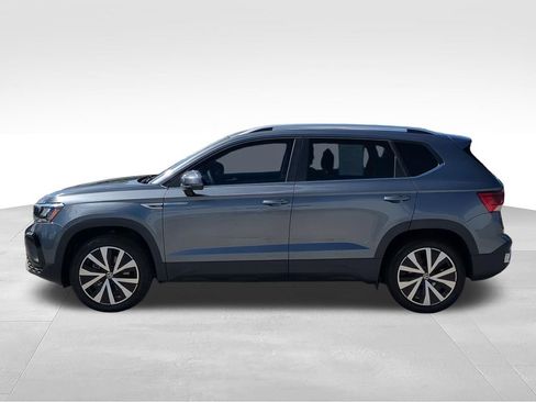Certified 2022 Volkswagen Taos SE FWD image 6