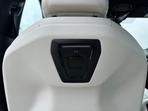 Certified 2025 BMW 530i image 29