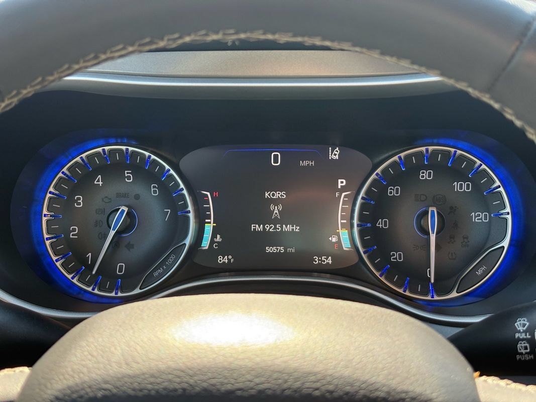 Used 2024 Chrysler Pacifica Touring-L FWD image 24