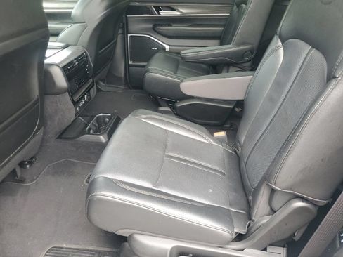 Used 2024 Jeep Wagoneer Series III AWD/4WD image 9