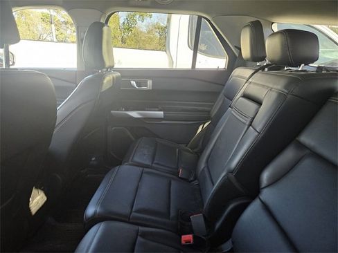 Used 2024 Ford Explorer XLT w/ Equipment Group 202A image 5