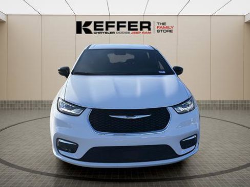 New 2026 Chrysler Pacifica Select image 8