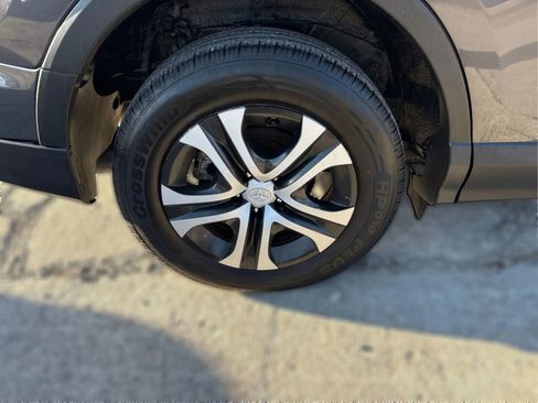 Used 2016 Toyota RAV4 LE AWD/4WD image 14