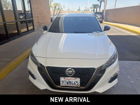 Used 2022 Nissan Altima 2.5 SR FWD image 2