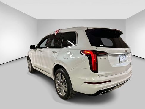 Used 2023 Cadillac XT6 Premium Luxury w/ Technology Package AWD/4WD image 3