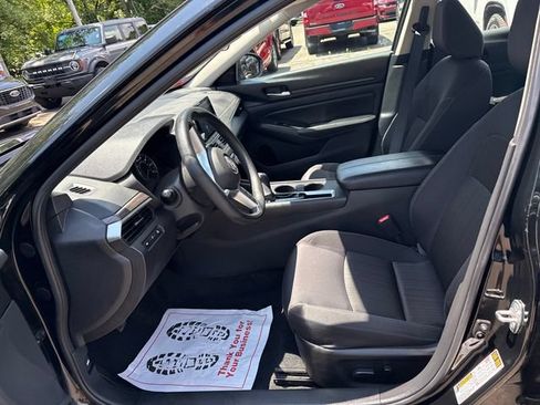 Used 2025 Nissan Altima 2.5 SV FWD image 8