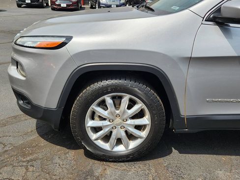Used 2017 Jeep Cherokee Limited w/ Trailer Tow Group AWD/4WD image 13